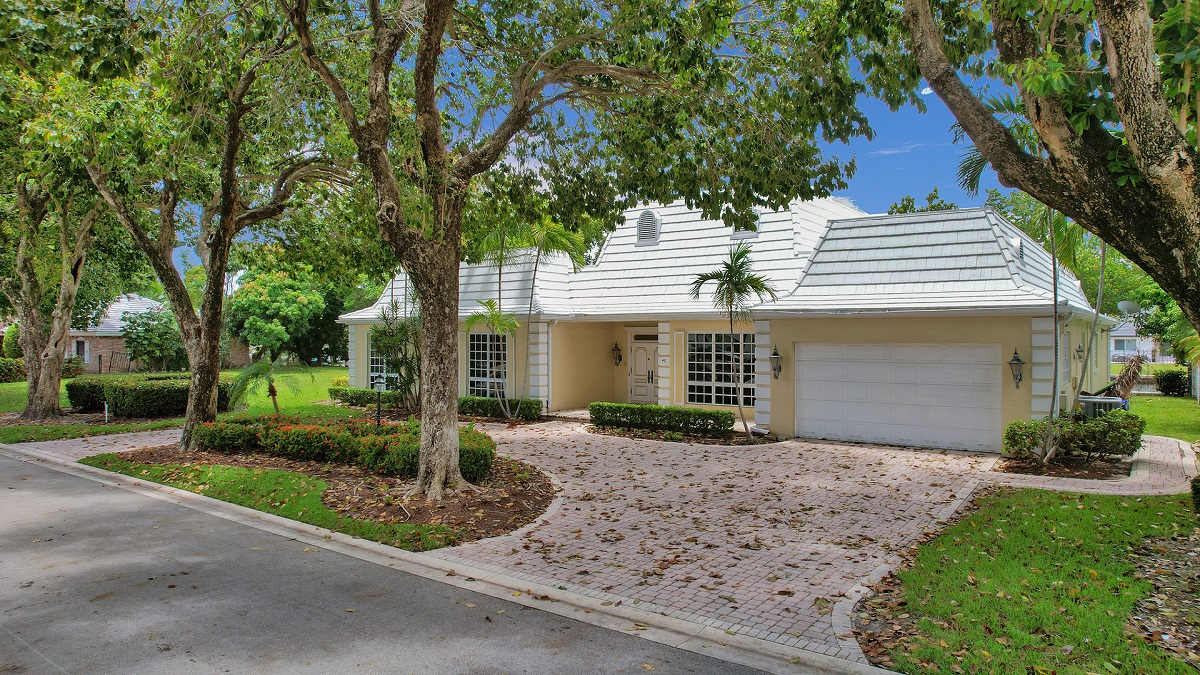 40 Compass Isle front of house