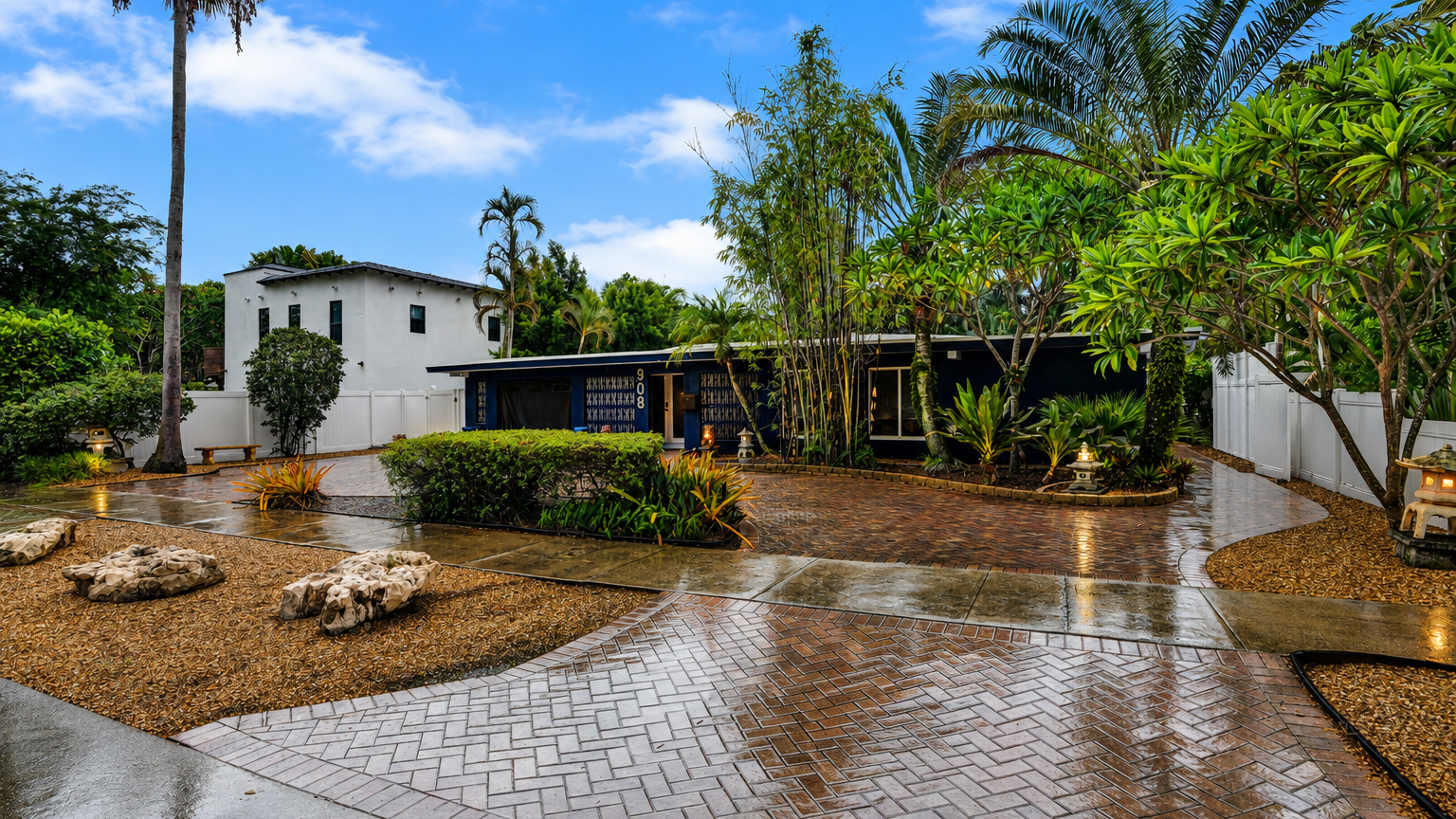 908 NE 16th Place